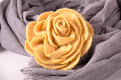 Grande broche fleur Rose jaune - MADEheart.com