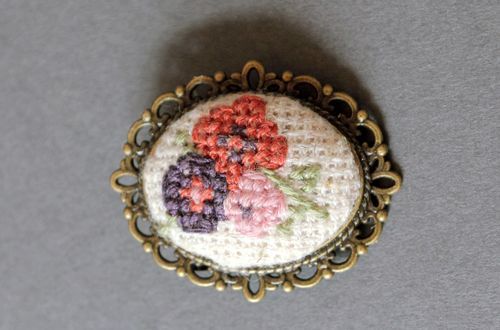 Brooch with embroidery  - MADEheart.com