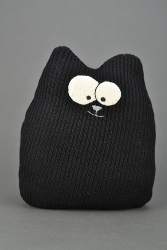 Jouet-coussin en tissu fait main original Chat noir - MADEheart.com