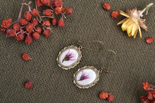 Oval earrings with real flowers coated with epoxy - MADEheart.com