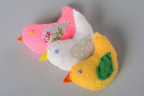 Conjunto de brinquedos macios feitos à mão de tecido Pássaros  - MADEheart.com