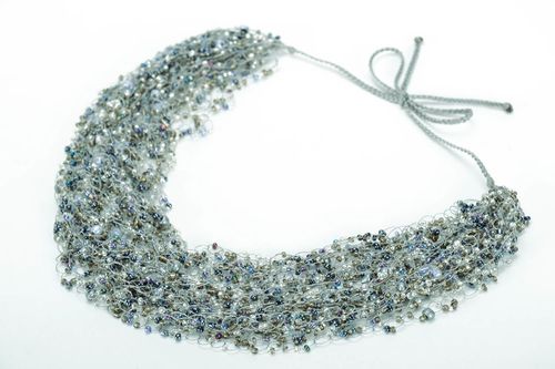 Collier gris en perles de rocaille artisanal - MADEheart.com