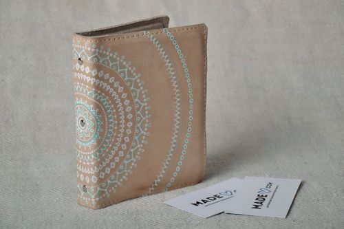 Beige leather business card holder - MADEheart.com