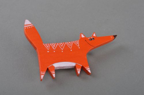 Orange handmade künstlerische Brosche Fuchs mit Bemalung aus Holz für Kleid - MADEheart.com