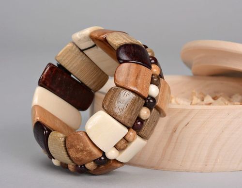 Wooden bracelet on elastic band - MADEheart.com