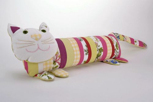 Brinquedo-travesseiro Gato malhado - MADEheart.com