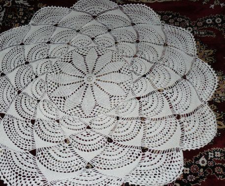 Nappe ronde blanche ajourée tricotée au crochet décorative faite main originale - MADEheart.com