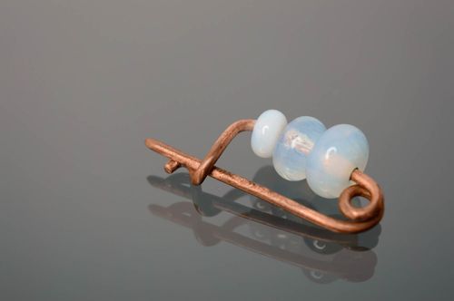 Broche en cuivre avec perles en verre au chalumeau faite main - MADEheart.com