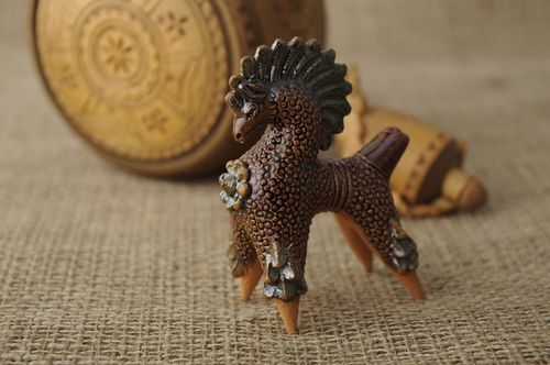 Apito de cerâmica em forma de cavalo  - MADEheart.com