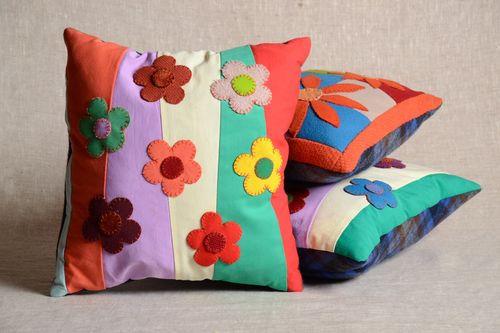 Petit coussin pour canapé multicolore avec housse zippée fait main Fleurs - MADEheart.com