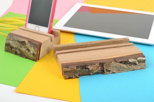 Porte-tablette et téléphone en bois vernis faits main écologiques 2 pièces - MADEheart.com