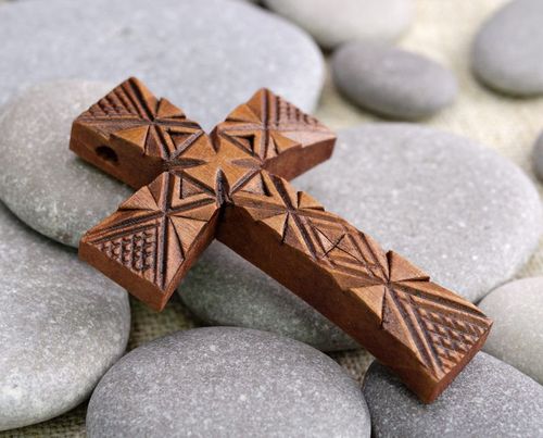 Pectoral wooden cross - MADEheart.com