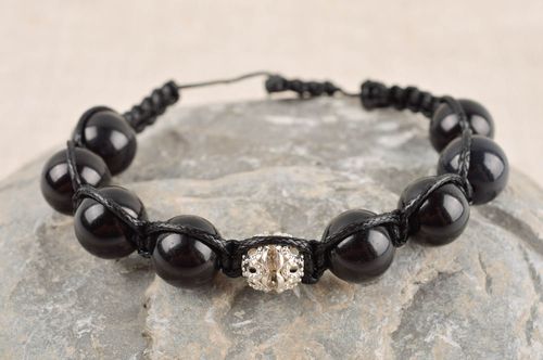 Bracciale shamballa dautore fatto a mano accessorio nero con perline da donna - MADEheart.com