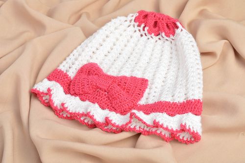 Bonnet tricot fait main Chapeau au crochet Vêtement enfant avec nœud rose - MADEheart.com