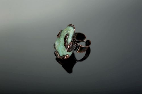 Ring made of chrysoprase - MADEheart.com