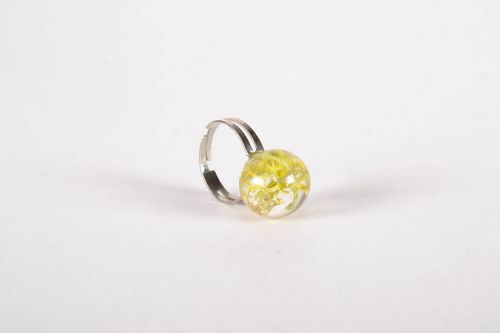 Ring with natural flower embedded in epoxy - MADEheart.com