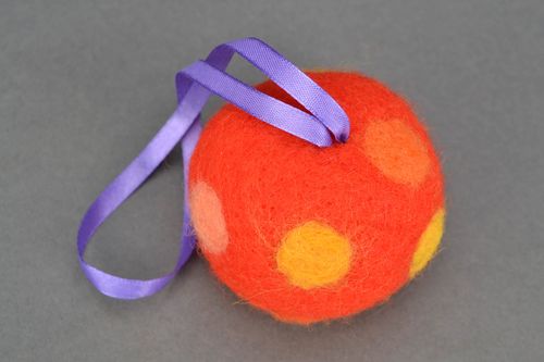 Red wool felted Christmas ball - MADEheart.com