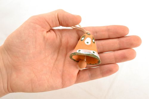 Campanello piccolo dautore in ceramica fatto a mano dipinto con colori acrilici - MADEheart.com