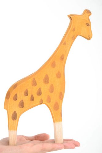 Jouet en bois dérable artisanal Girafe  - MADEheart.com