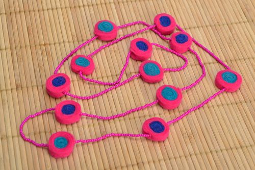 Felt necklace with beads - MADEheart.com