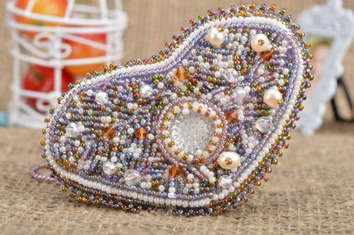 Bijou transformable broche pendentif en perles de rocaille fait main original - MADEheart.com