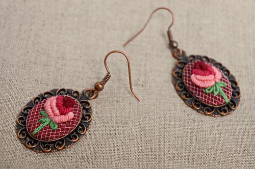 Vintage rococo embroidered earrings - MADEheart.com