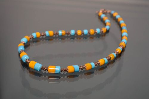 Künstlerische Halskette aus Glas in Lampwork Technik - MADEheart.com