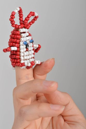 Marionnette à doigt faite main lièvre en perles de rocaille petite pour enfant - MADEheart.com