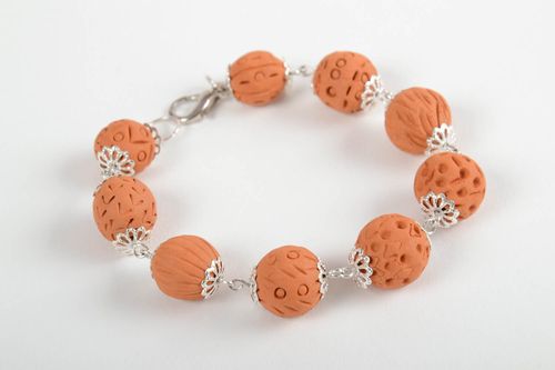 Bracelet boules Bijou fait main perles en argile marron clair Accessoire femme - MADEheart.com