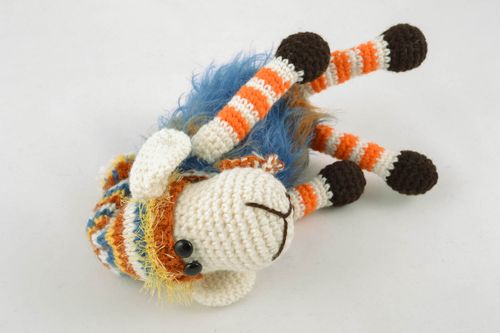 Giocattolo a maglia fatto a mano pupazzo da bambini a forma di agnello - MADEheart.com