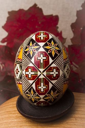 Painted egg for Easter - MADEheart.com
