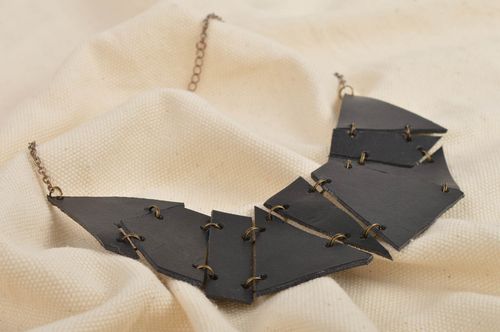 Collar hecho a mano de cuero natural regalo original collar de moda negro - MADEheart.com