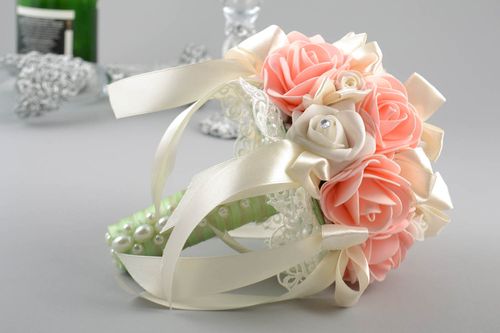 Свадебный букет из фоамирана нежный с лентами и бусинами красивый ручной работы - MADEheart.com