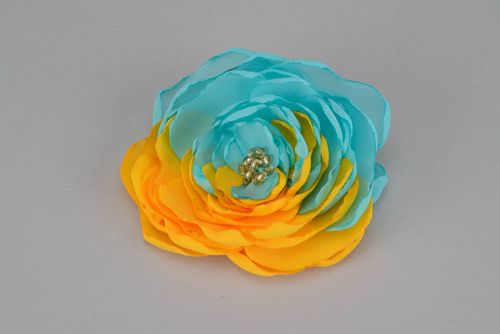 Broche-flor amarillo y celeste - MADEheart.com