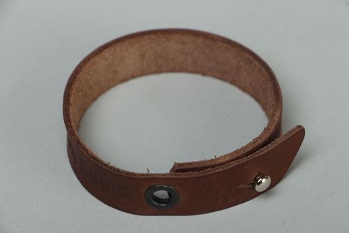 Enges Armband aus Leder - MADEheart.com