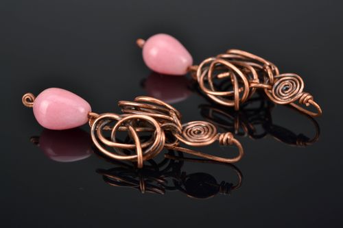 Pendientes de cobre con colgantes según la técnica de wire wrap - MADEheart.com
