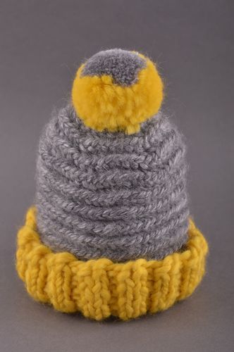 Cappello di lana fatto a mano cappello a maglia da donna con pon pon - MADEheart.com