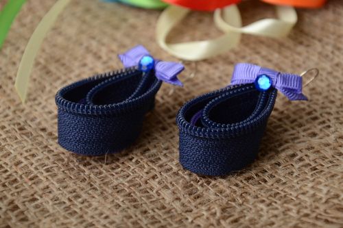 Handmade dark blue drop shaped zipper dangling earrings with small bows - MADEheart.com