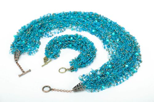 Schmucksachen-Set aus Glasperlen: Armband und Halskette - MADEheart.com