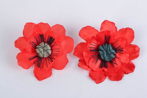Schmuckset mit Blumen in Rot Brosche und Haarklemme handmade für Frauen 2 Stück - MADEheart.com