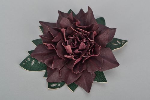 Broche barrette en forme de fleur en cuir - MADEheart.com