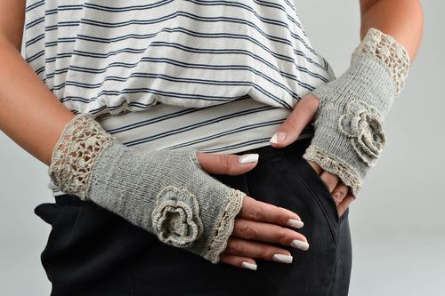 Mitaines tricot faites Gantes mitaines Accessoire femme gris crochet ajourées - MADEheart.com