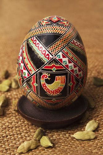 Huevo pintado de Pascua - MADEheart.com