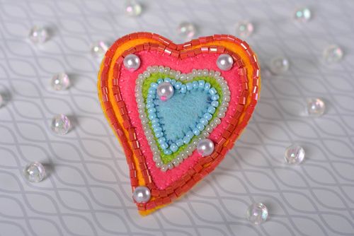 Handmade Schmuck Brosche Geschenk für Frauen Accessoires für Frauen Herz rosa - MADEheart.com