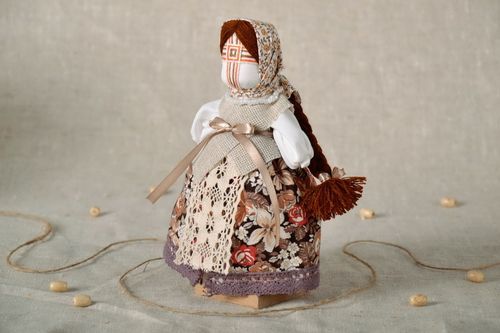 Muñeca étnica amuleto - MADEheart.com