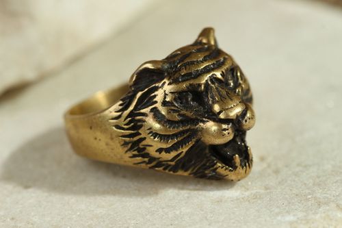 Tiger Kopf Ring aus Bronze - MADEheart.com