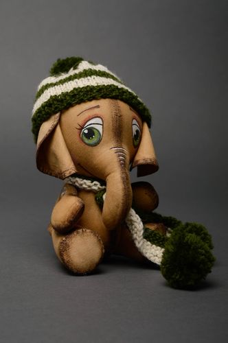 Handmade Kuscheltier Elefant - MADEheart.com