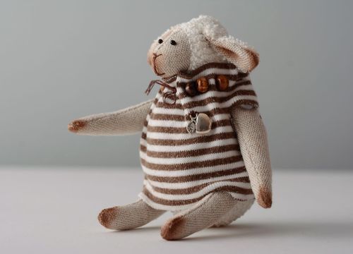 Brinquedo têxtil Monya  - MADEheart.com