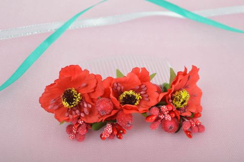 Peigne fleurs rouges fait main Accessoire cheveux original Cadeau pour femme - MADEheart.com