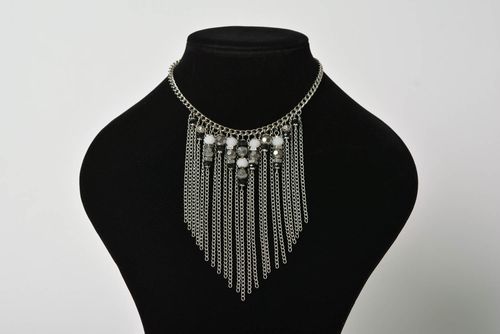 Collar original con cuentas de vidrio y cadenas de metal hecho a mano accesorio  - MADEheart.com